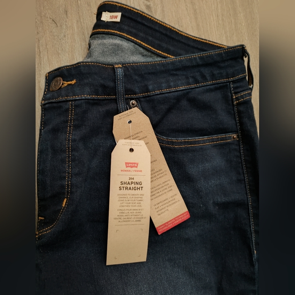 NWT Levi's 18W straight leg shaping Jean